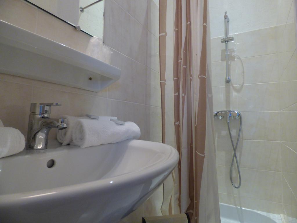 Hotel Saint Jean Vals-les-Bains Szoba fotó